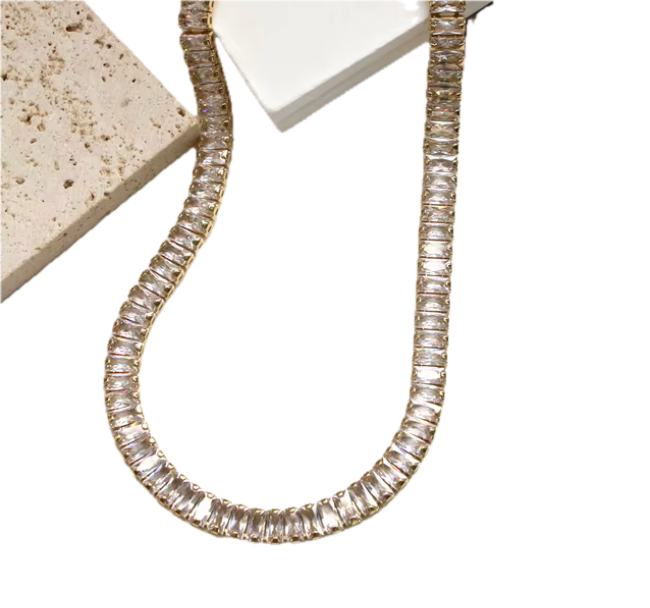 06089204 Collar en piedras baguettes en oro laminado 18k (3 Capas)