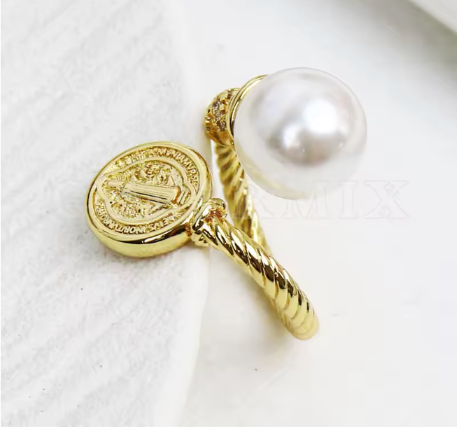06793204 Anillo Ajustable San Benito con perla en oro laminado 18k (3 capas)
