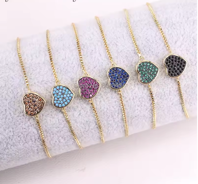 07523316 Pulsera de corazon adornada con microesferas en oro laminado 18k (3 Capas)