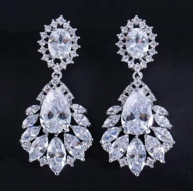 Aretes largos de piedras multiples en circonita cubica AAA+ (CZ)
