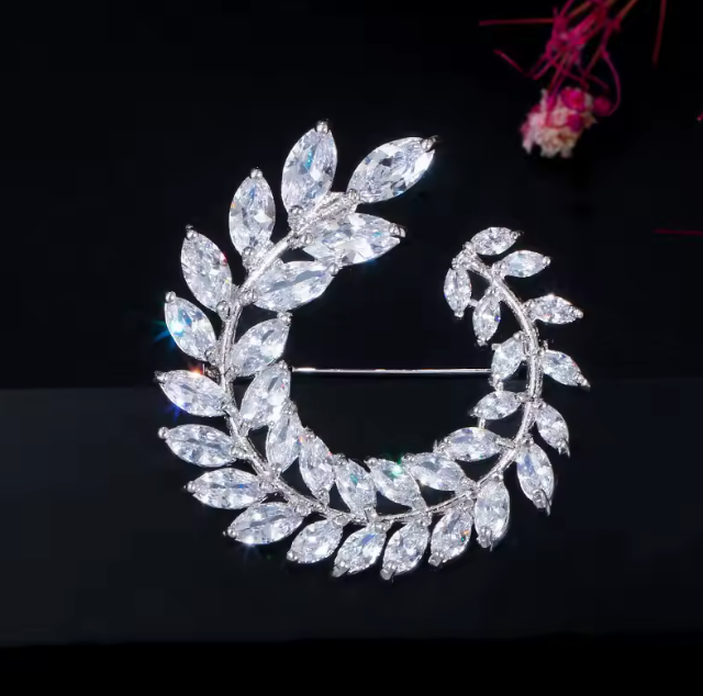 Broche de hojas de circonitas cubicas CZ 3A
