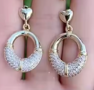 36041716 Aretes de geométricos y corazón con pavé de brillantes en oro laminado 18k (3 Capas)