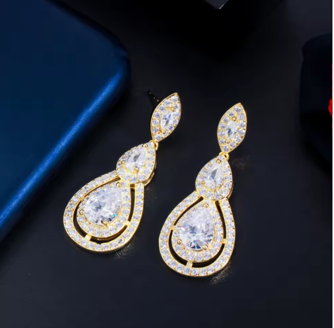 Aretes largos de piedras multiples en circonita cubica AAA+ (CZ)