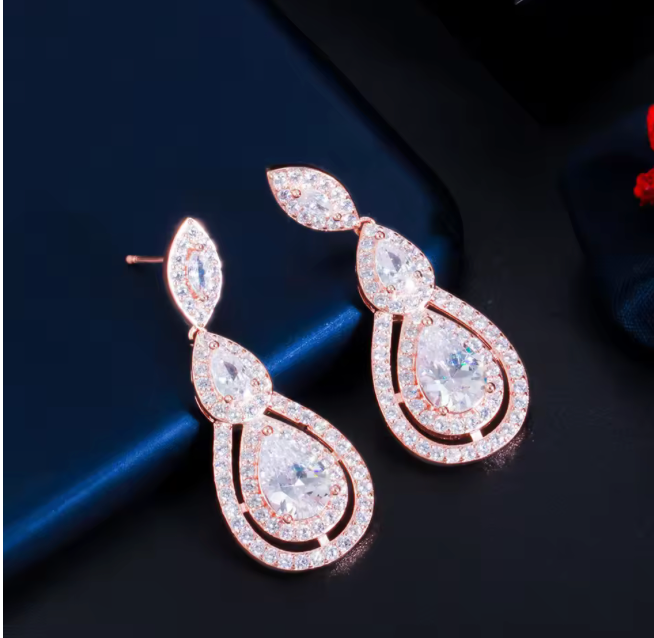 Aretes largos de piedras multiples en circonita cubica AAA+ (CZ)
