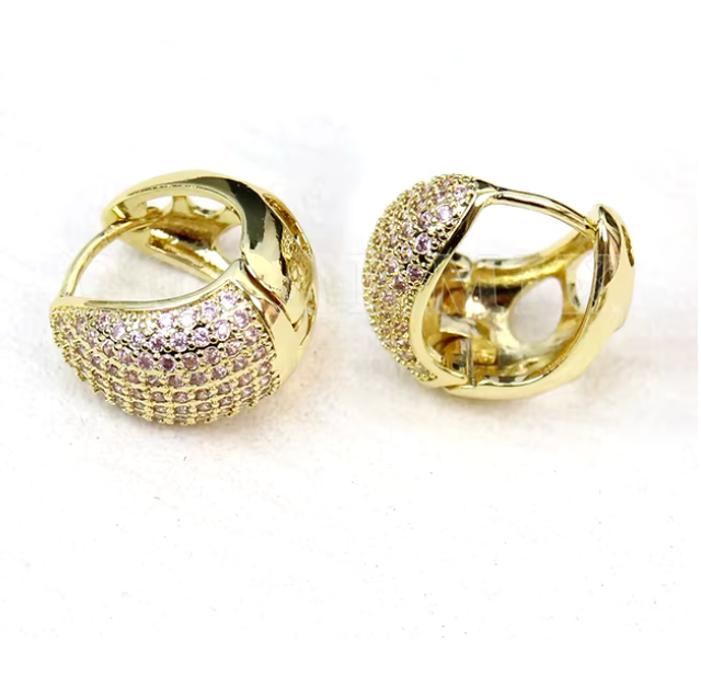Aretes huggies con brillantes de imitación en oro laminado 18k (3 Capas)
