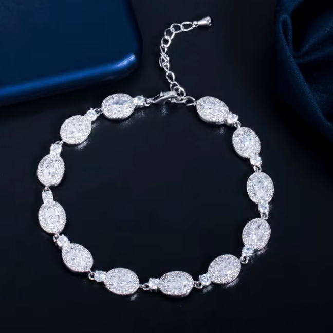 Pulsera ajustable con piedra marquesa y circonitas cubica AAAAA (CZ)