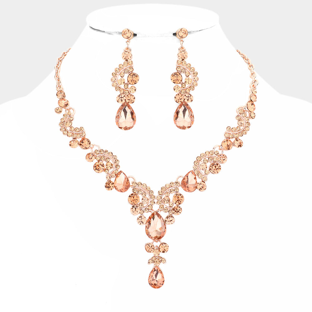 Conjunto de collar y aretes con detalles de piedras en forma de lágrimas y redondas