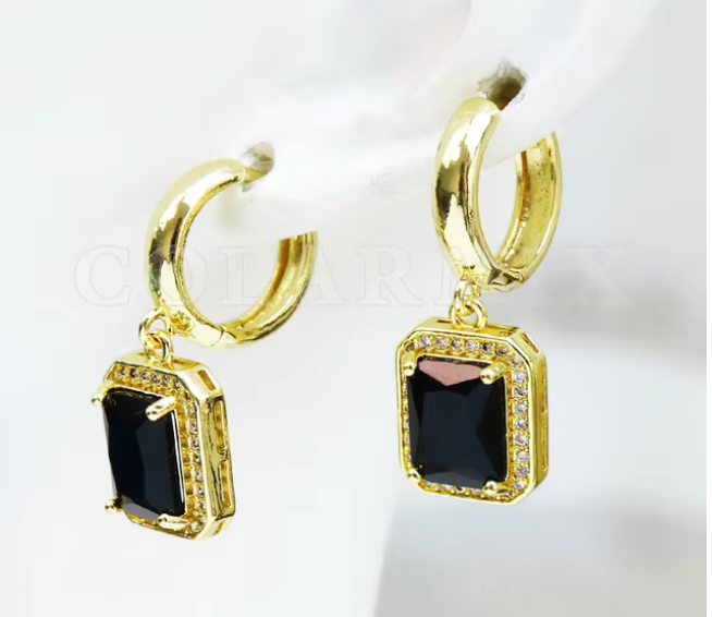 Aretes rectangulares con ribete de brillantes en oro laminado 18k (3capas)