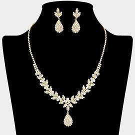 Conjunto de collar y aretes adornado con piedras marquesas y brillantes de imitación