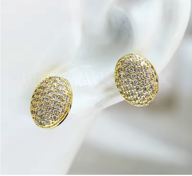 88001268 Aretes ovalados con pavé de brillantes en oro laminado 18k (3 Capas)