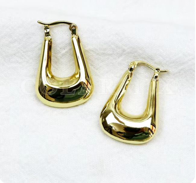 01693940Aretes geométrico en oro laminado 18k (3capas)