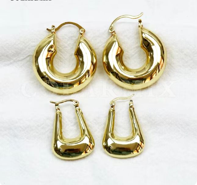 01693940Aretes geométrico en oro laminado 18k (3capas)
