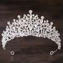 Tiara con piedras lagrimas y marquesas con ribete de brillantes de imitación