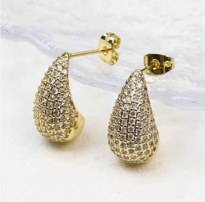 08319988 Aretes de gota con pavé de brillantes en oro laminado 18k (3 Capas)