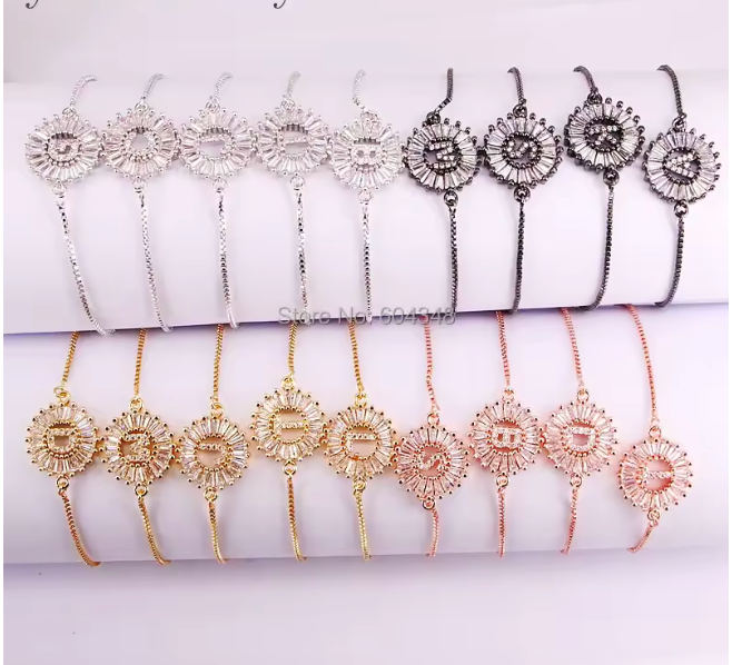 29748980 Pulsera ajustable de Letras y piedras baguette en oro Laminado 18k (3capas)