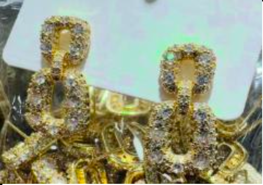 36718836 Aretes geometricos con CZ y pave de brillantes en oro laminado 18k (3 Capas)