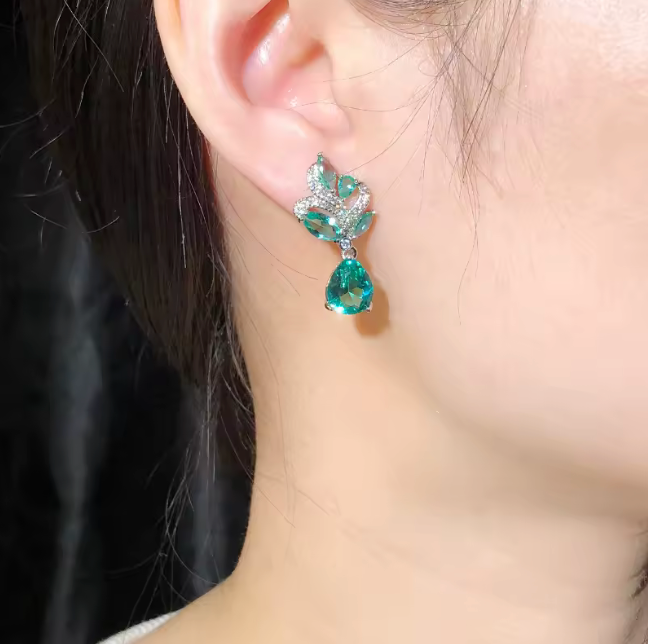Conjunto de cadena y aretes con piedra lagrima y circonita cubica (CZ) AAA