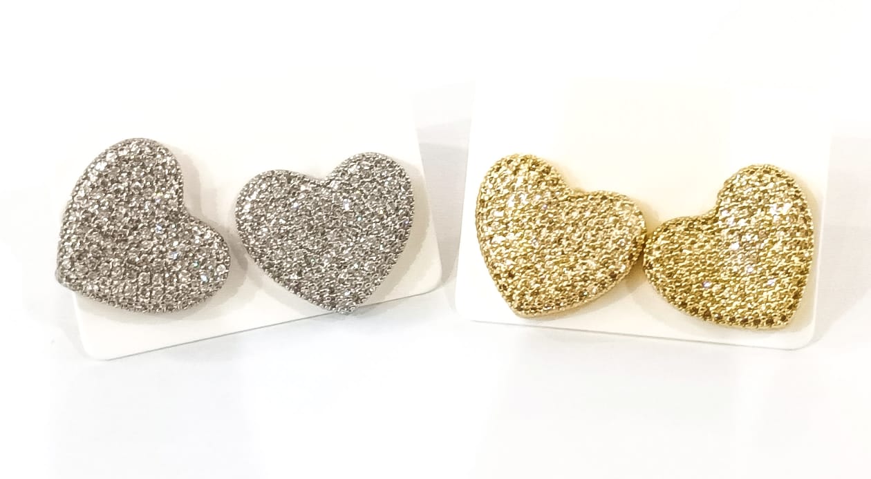 34813172 Aretes de corazón con pave circonita CZ en oro laminado 18k (3 Capas)