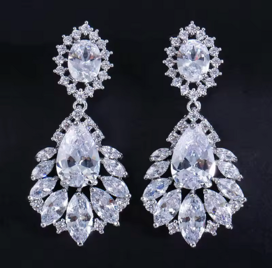 Aretes largos de piedras multiples en circonita cubica AAA+ (CZ)