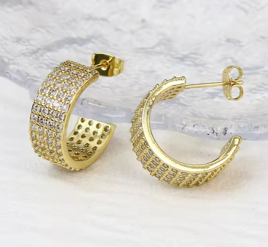 10981108 Aretes redondos con pavé de circonita CZ en oro laminado 18k (3capas)