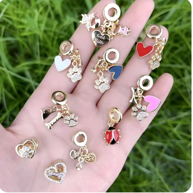 Dijes tipo pandora en oro laminado 18k (3 capas)