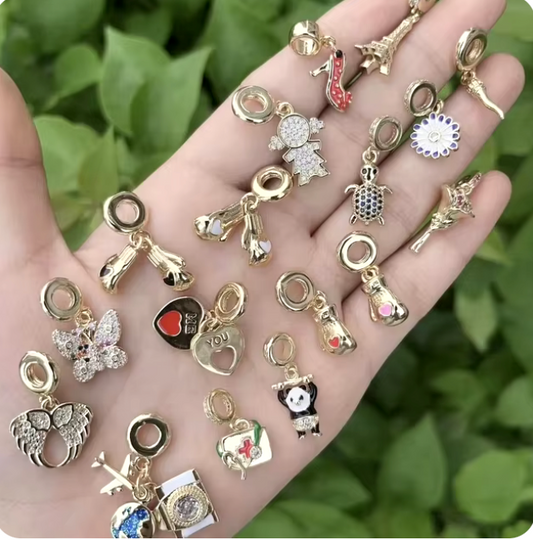 Dijes tipo pandora en oro laminado 18k (3 capas)