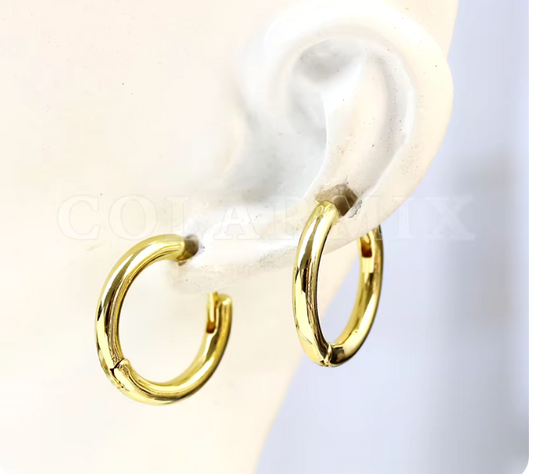 27811316 Aretes Huggies en oro laminado 18k (3 Capas)