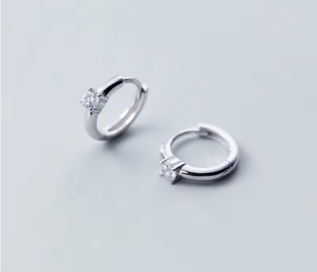 28905460 Aretes huggie con piedra de circonita CZ en plata S925