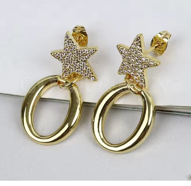 33763828 Aretes de estrella con circonitas en oro laminado 18k (3capas)