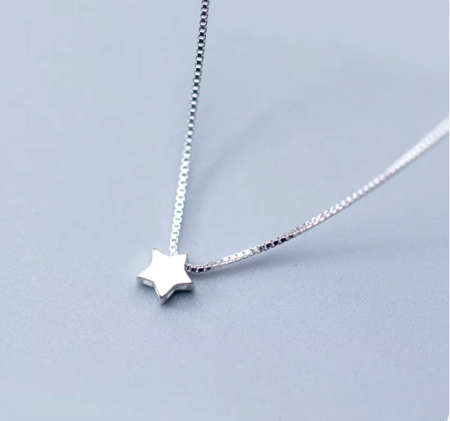 Cadena con dije de corazón / estrella en plata S925