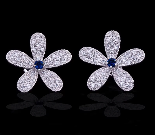 Aretes en forma de flor de 5 petalos con pave de Circonita cubica AAAAA (CZ)