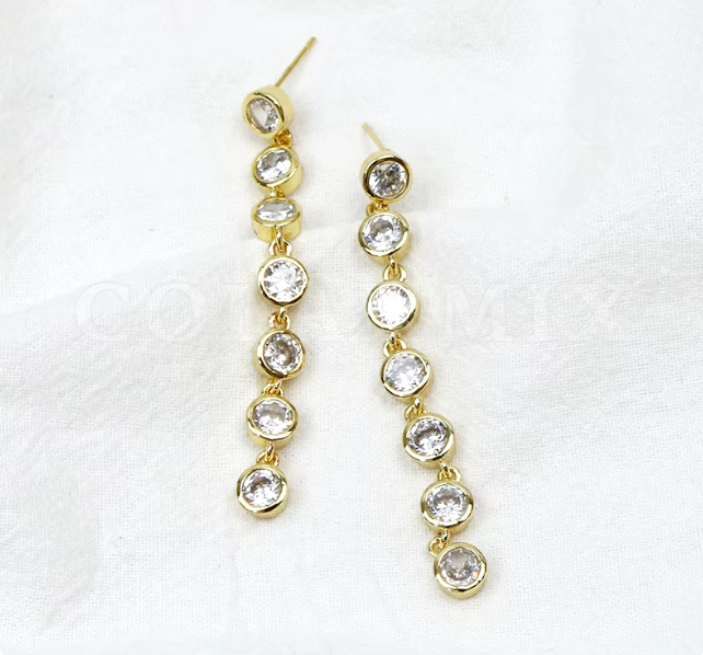 40492532 Aretes largos con piedras redondas en oro laminado 18k (3 Capas)