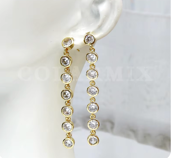 40492532 Aretes largos con piedras redondas en oro laminado 18k (3 Capas)