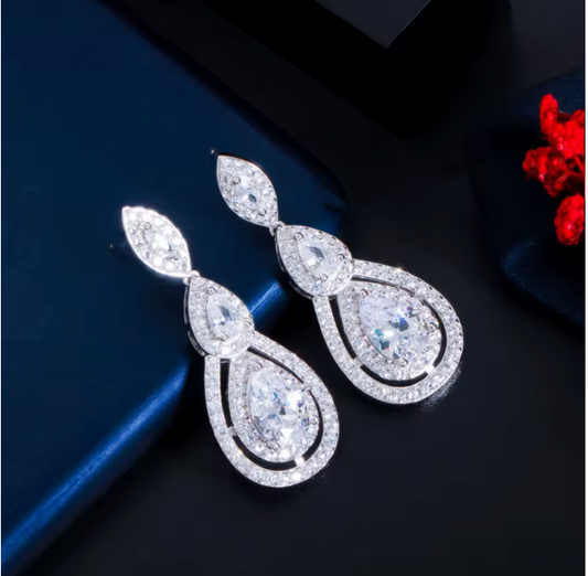 Aretes largos de piedras multiples en circonita cubica AAA+ (CZ)