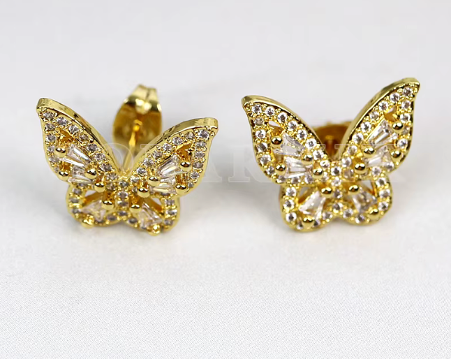 46387956 Aretes mariposa con piedras baguettes y ciconitas cubicas en oro laminado 18k (3 Capas)