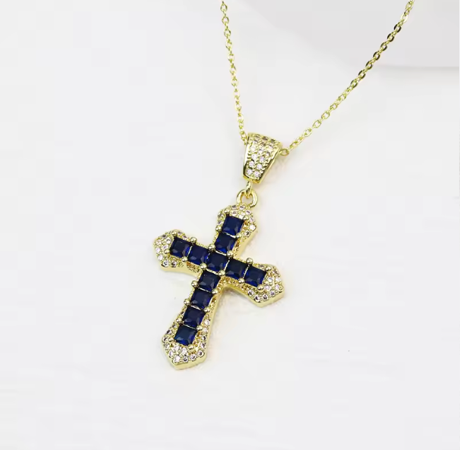 Cadena y dije de cruz con pave de brillantes en oro laminado 18k (3 capas)