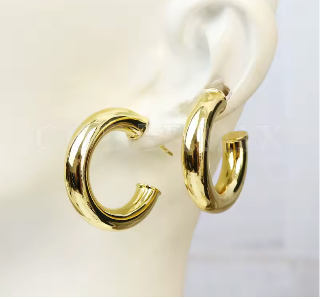 51192052 Argollas semi cerradas en oro laminado 18k (3 Capas)