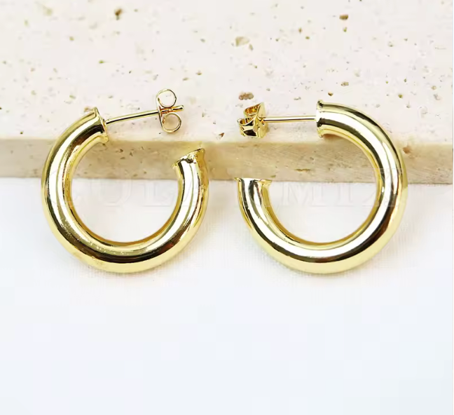 51192052 Argollas semi cerradas en oro laminado 18k (3 Capas)