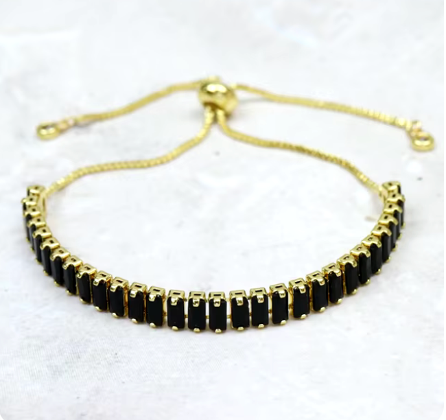Pulsera ajustable adornada con piedras baguettes en oro Laminado 18k (3capas)