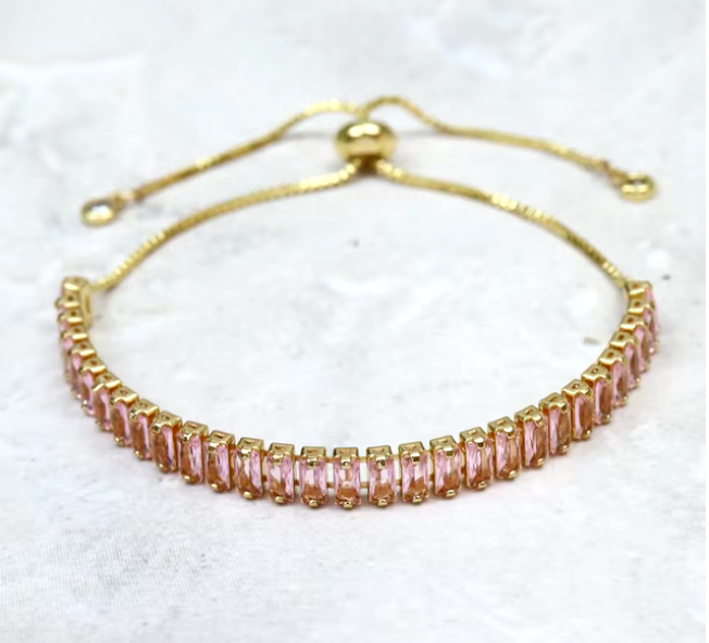 Pulsera ajustable adornada con piedras baguettes en oro Laminado 18k (3capas)