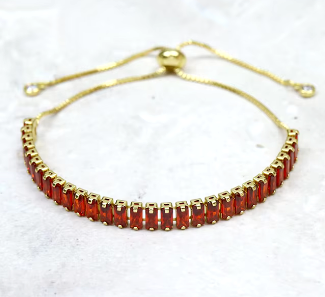 Pulsera ajustable adornada con piedras baguettes en oro Laminado 18k (3capas)