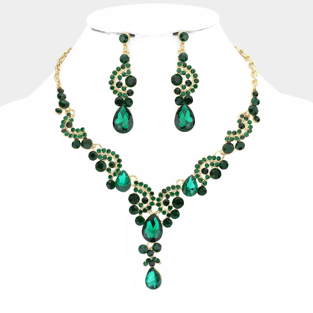 Conjunto de collar y aretes con detalles de piedras en forma de lágrimas y redondas
