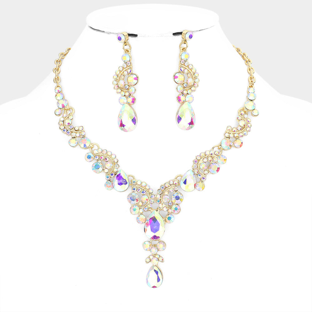 Conjunto de collar y aretes con detalles de piedras en forma de lágrimas y redondas