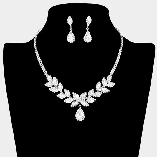 Conjunto de collar y aretes adornado con piedras lagrimas y circonitas cubicas CZ