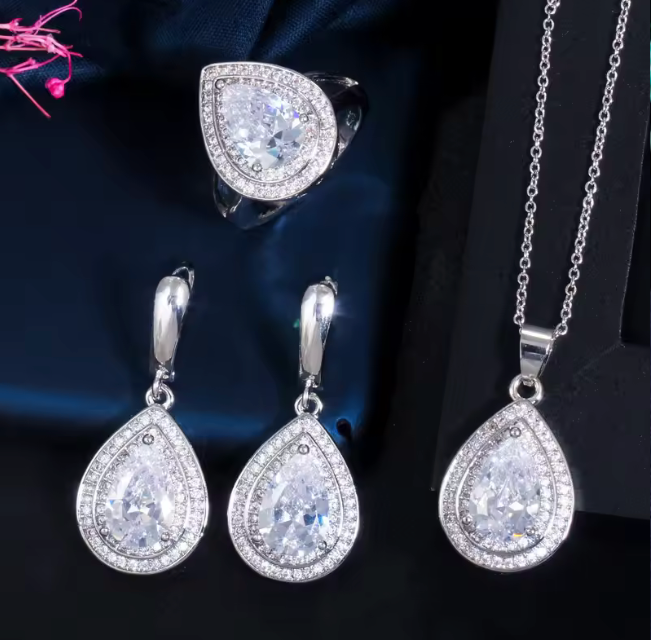 Conjunto de cadena y aretes de Cristal y ribete de Circonita cubica AAAAA (CZ)