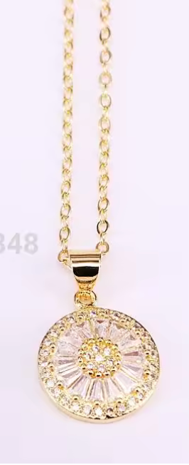 60169716 Cadena y dije con piedras baguettes en oro laminado 18k (3 Capas)
