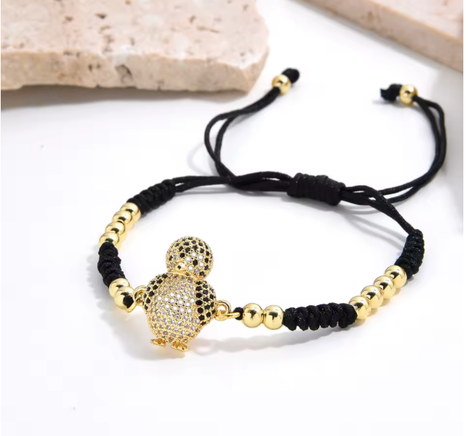 60656884 Pulsera con dije de pingüino  en oro laminado 18k (3 Capas)