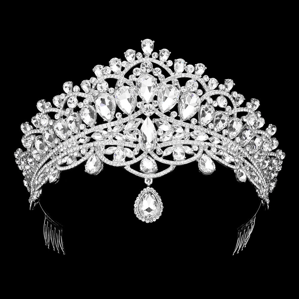 Tiara con multiples piedras de cristal y piedra colgante en forma de lágrima