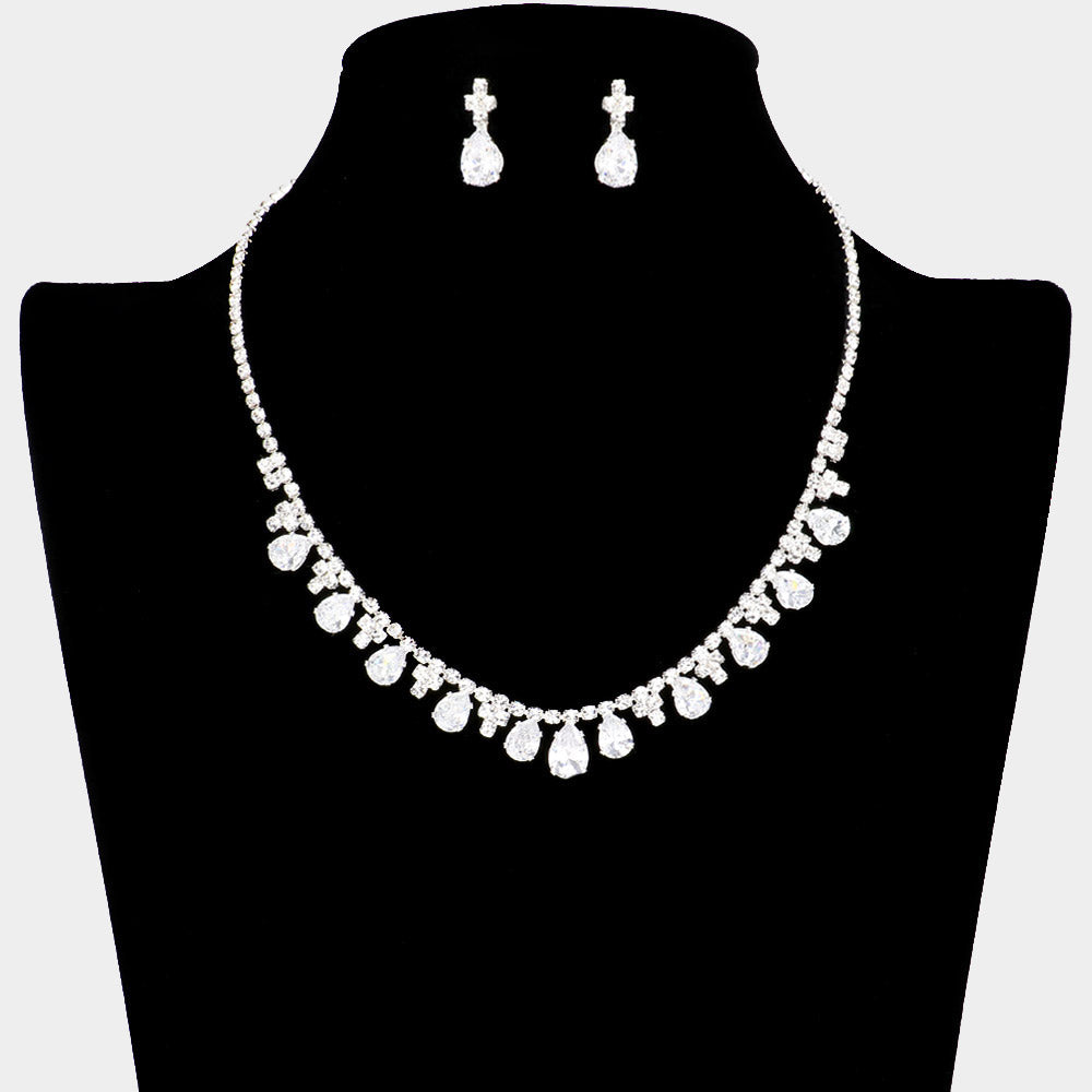 RN36-22339 Conjunto de collar y aretes con detalles en piedras lagrimas y piedras circonitas CZ