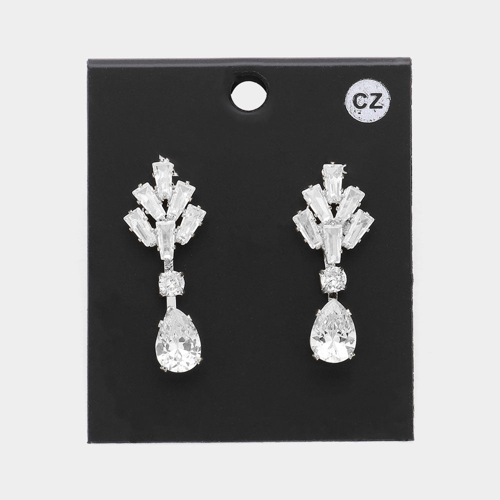 Aretes con piedra en forma de lágrima y baguettes CZ